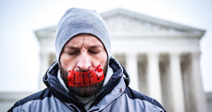 Matt Lockett prays with his team at the Supreme Court during March for Life 2016 (Photo: Aaron Wong / Bound4LIFE)