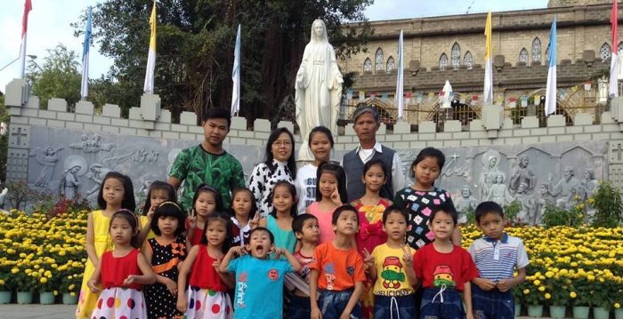 Tong and children from his orphanage. Photo via Facebook.